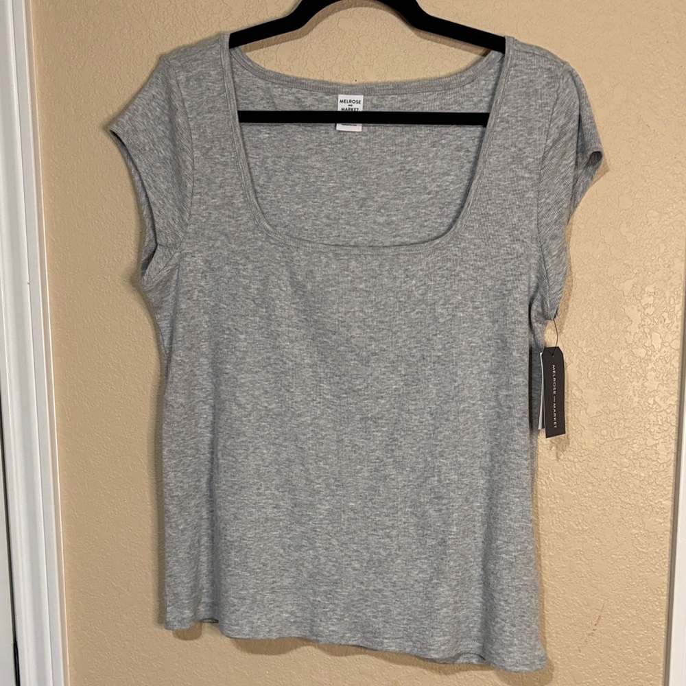 Melrose and Market Light Gray Short Sleeve Top